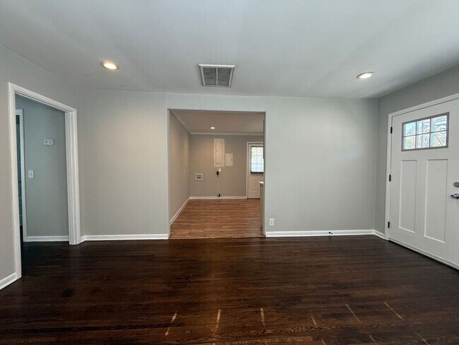 Building Photo - 3 Bedroom in East Nashville!