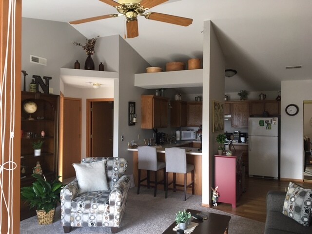 Living room looking into kitchen space - 135 W Oak Leaf Dr