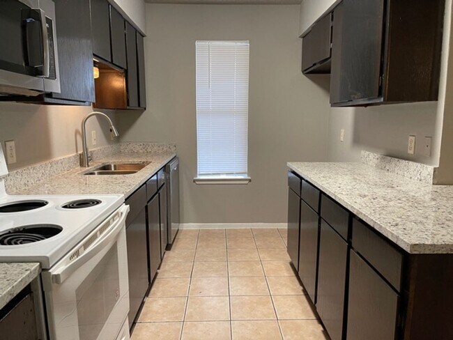 Building Photo - 919-921 West Rochelle Road