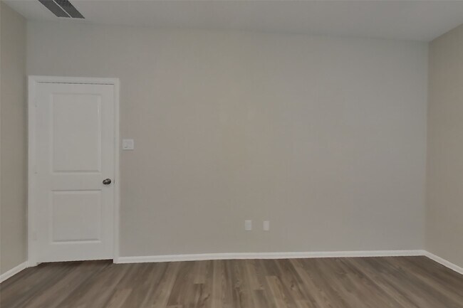 Building Photo - 210 Pine cavern dr