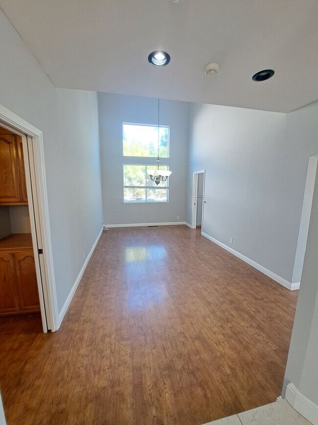 Building Photo - Expansive Oasis with a Guest House, Pool, ...