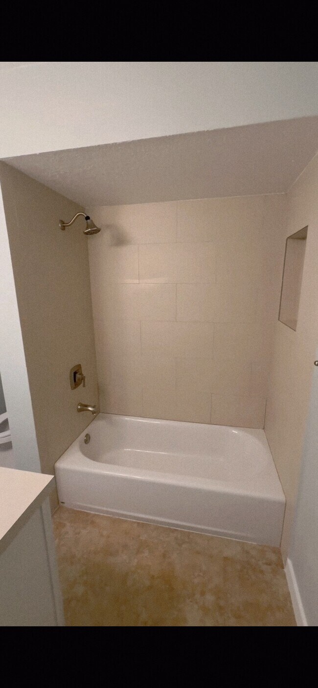 Building Photo - 121 Springwind Way
