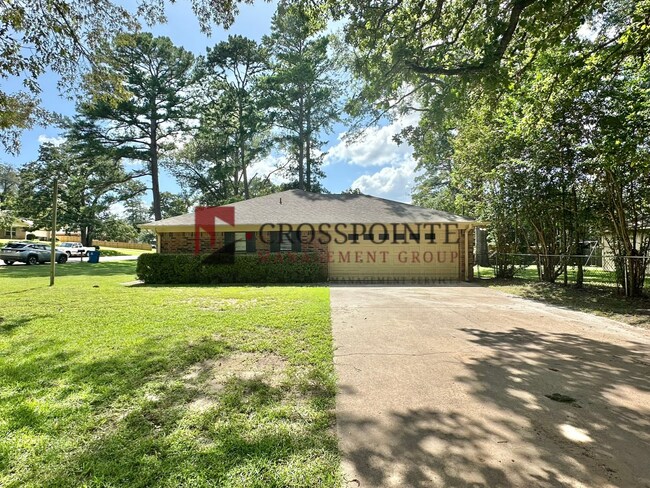 Building Photo - COMING SOON! 3 Bedroom 2 Bath in Flint!