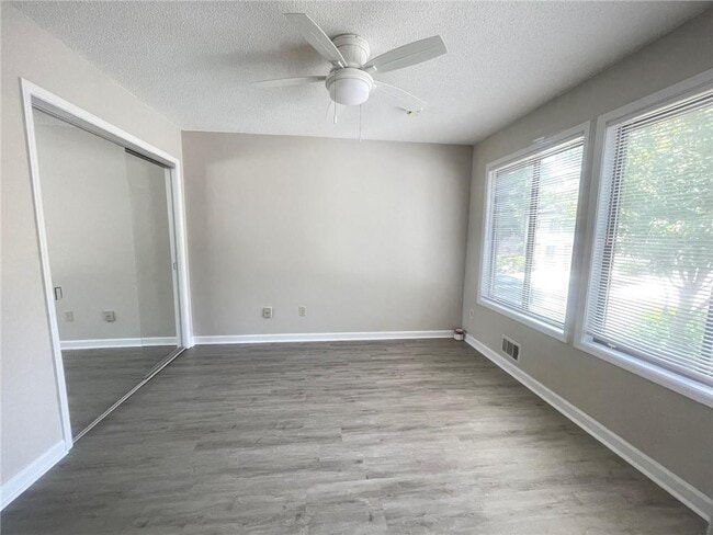 Building Photo - 5053 Gardenia Cir