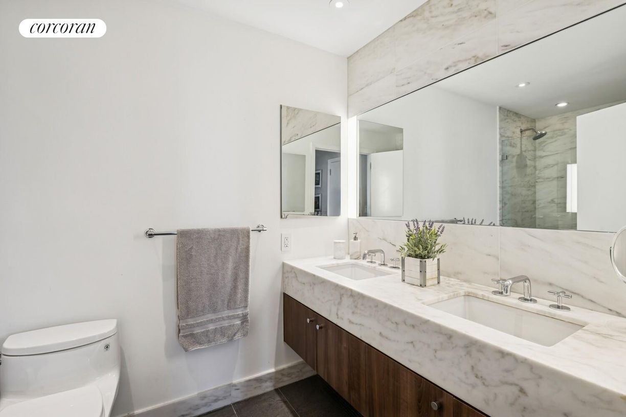 Building Photo - 200 E 62nd St