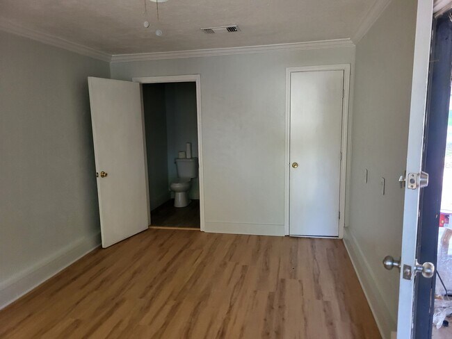 Building Photo - 614 Highland Ave