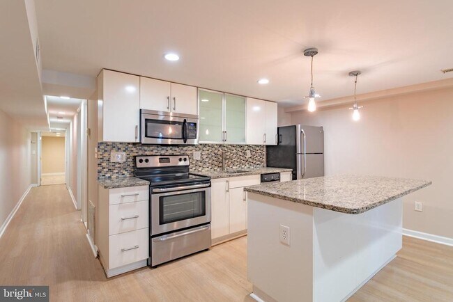 Building Photo - 1459 Chapin St NW