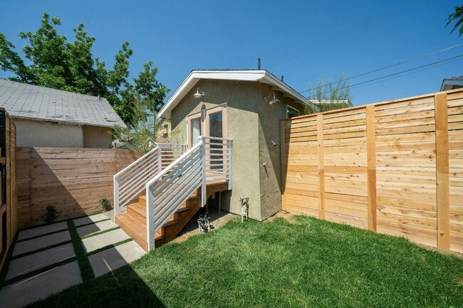 Building Photo - 2320 1/2 Alta Street