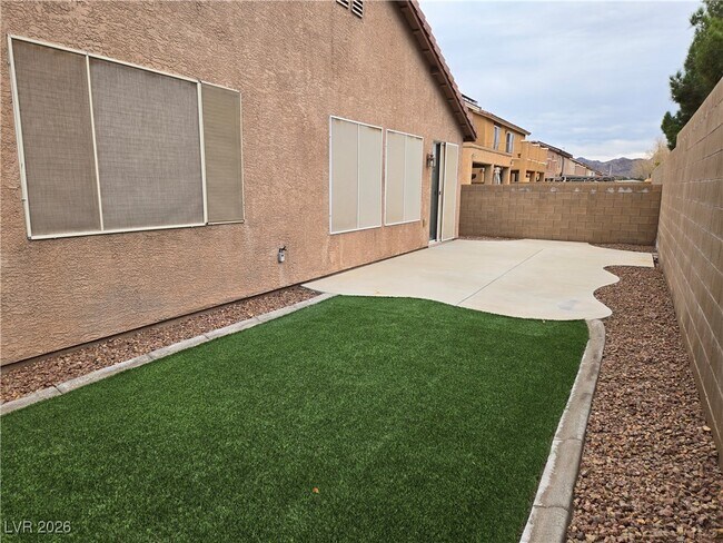 Building Photo - 993 White Glacier Ave