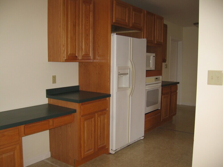 Building Photo - 10 Sanctuary Dr