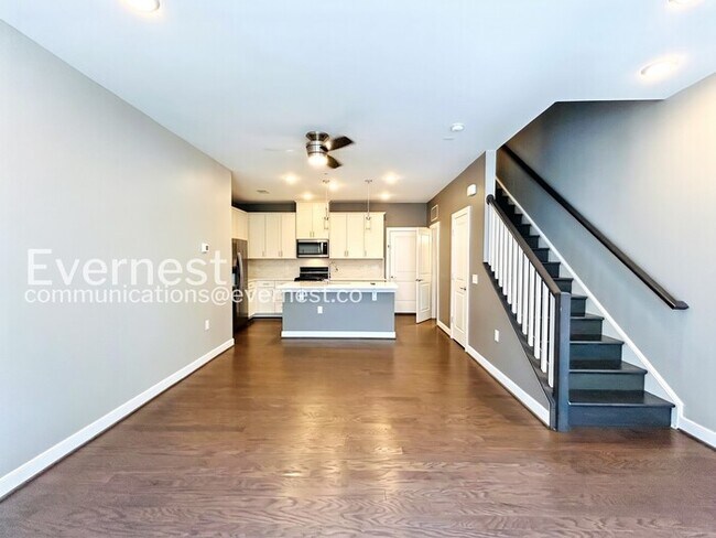 Building Photo - Spacious 3 Bed, 2.5 Bath Town Home with Attached Garage | Pet Friendly