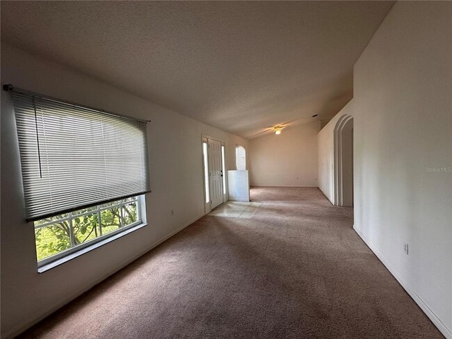 Building Photo - 33 Rybark Ln