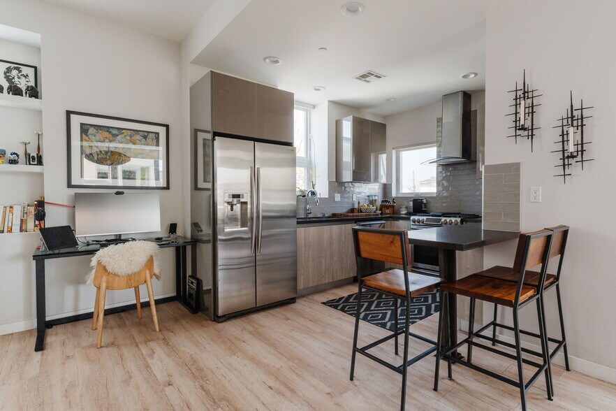 Building Photo - 6072 Pickford St