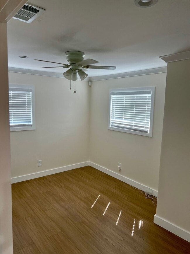 Building Photo - 2134 Wayside St