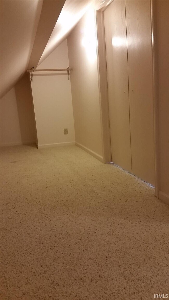 Building Photo - 2939 Woodside Ct