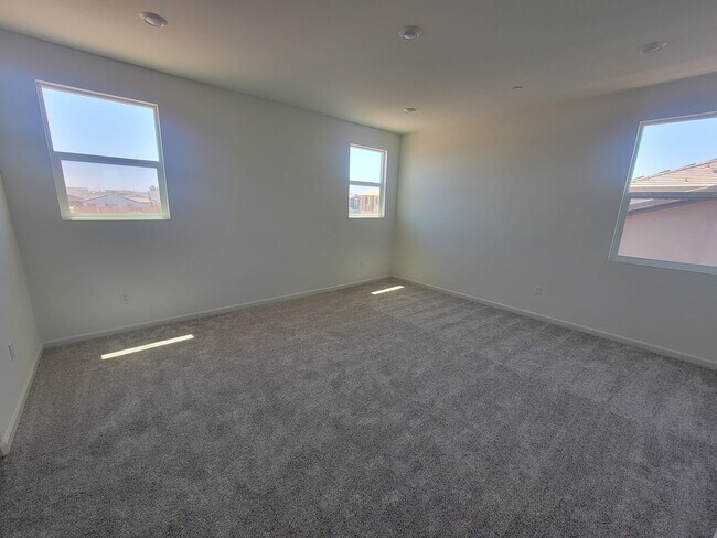 Building Photo - 2452 Calabria St