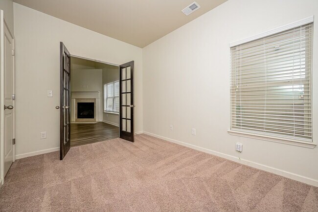 Building Photo - 185 Stillwood Dr