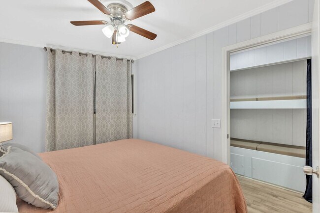Building Photo - 23 S Forest Beach Dr
