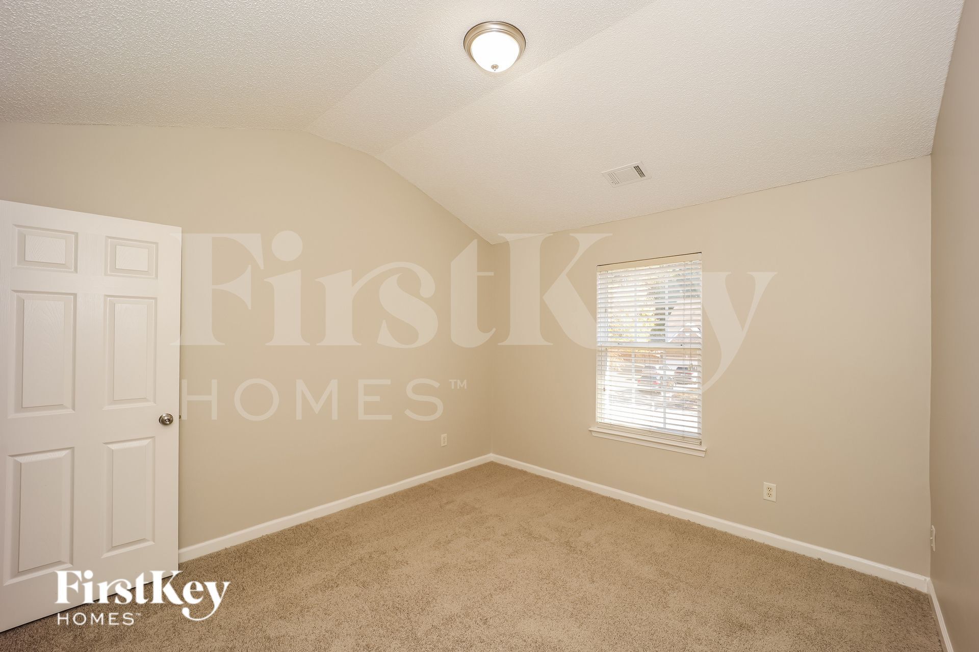 Building Photo - 528 Gristmill Ln