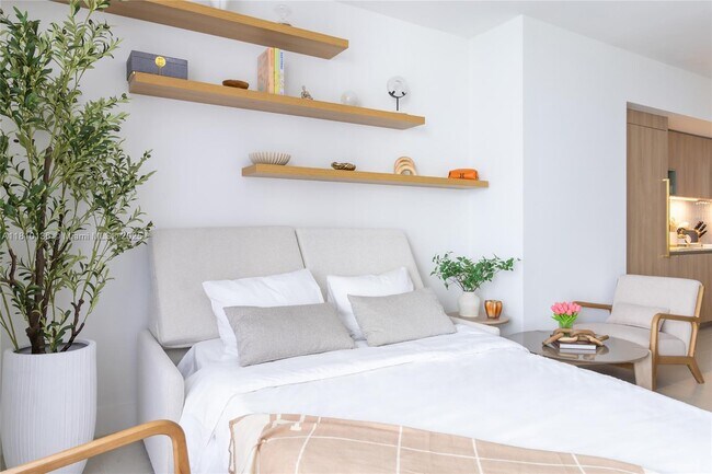 Building Photo - 159 NE 6th St