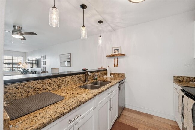 Building Photo - 4821 W McElroy Ave