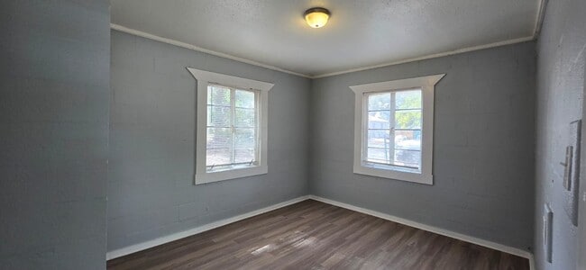 Building Photo - 4/2 Tampa Home Ready Now !