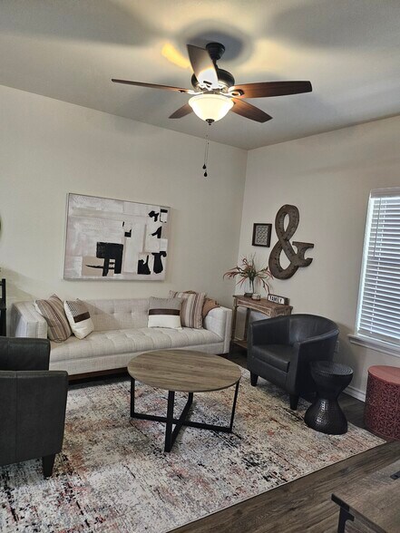 Building Photo - 6903 Lakeridge Dr