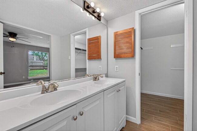 Building Photo - 9231 Baronsmede Dr