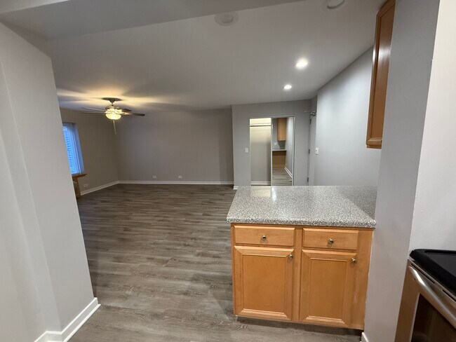 Building Photo - 744 W Gordon Terrace