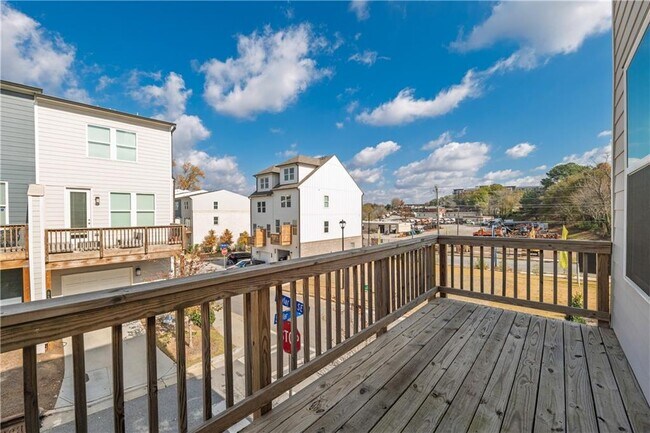 Building Photo - 313 Skylar Way SE