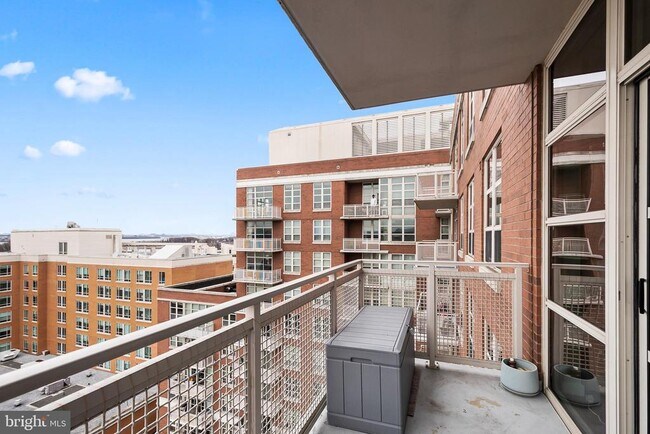 Building Photo - 157 Fleet St