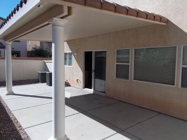 Building Photo - Come live the Las Vegas dream!