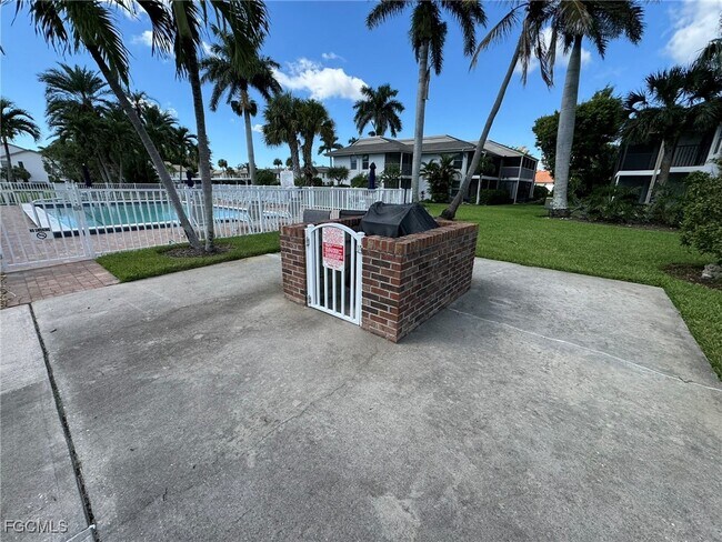 Building Photo - 5455 Peppertree Dr