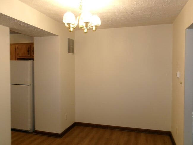 Building Photo - 23320 Red Oak Ct