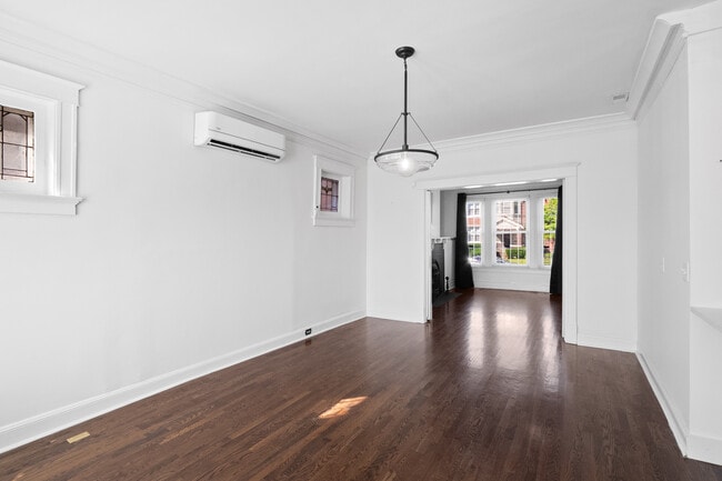 Building Photo - 5855 De Giverville Ave