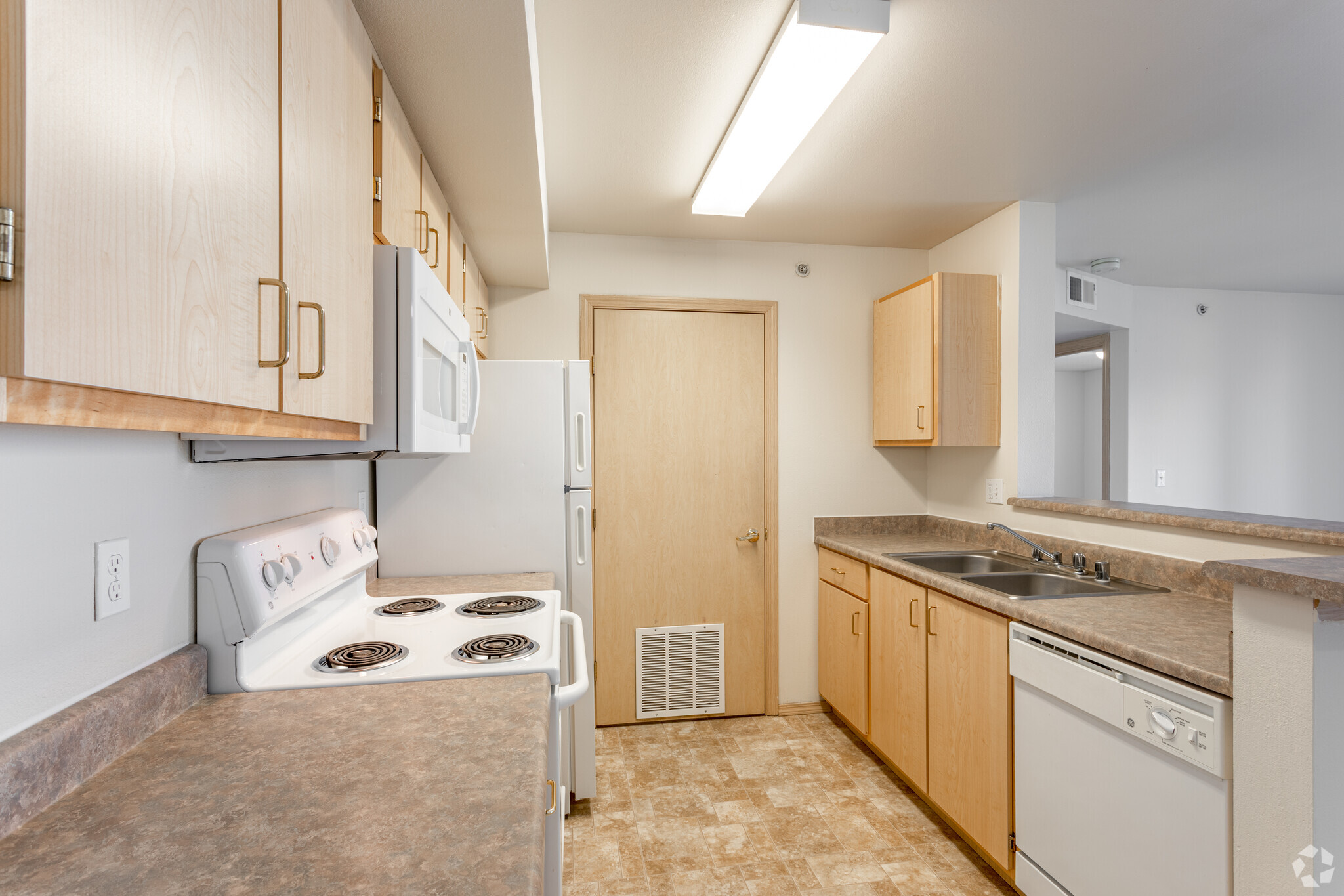 1BR, 1BA - 760 SF - Silver Creek Apartments