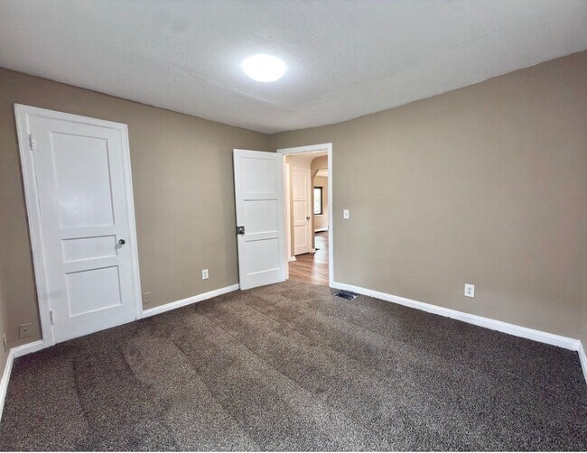 Building Photo - 2033 Dallas Ave