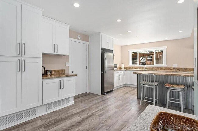 Building Photo - 1570 Avenida De Los Lirios