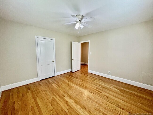 Building Photo - 122 Camellia Dr