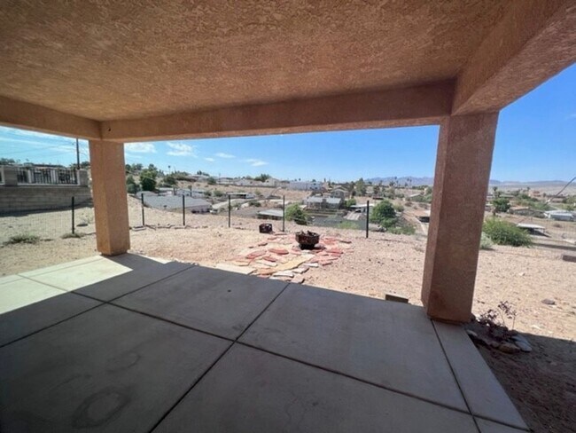 Building Photo - 3 Bedroom 2 bath Home Boat Deep Garage and RV parking Near Safeway