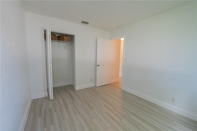 Building Photo - 5332 NW 29th Ct