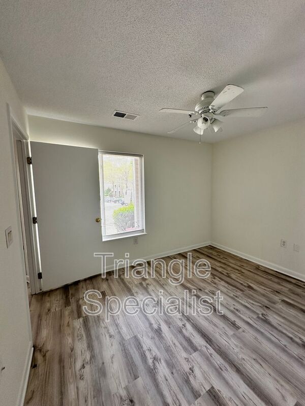 Building Photo - 1420 Collegiate Cir