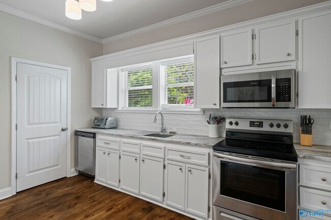 Building Photo - 4286 Sullivan St