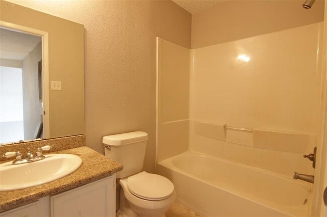 Building Photo - 12155 Huntington Venture Dr