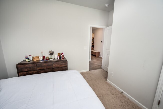 Building Photo - 417 Ginger Dr