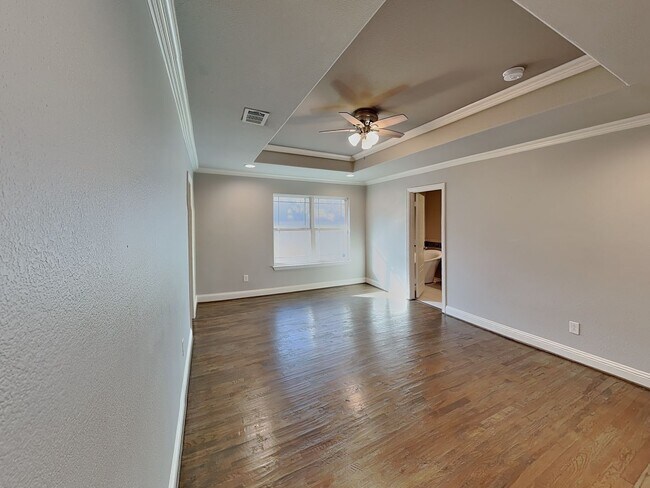 Building Photo - Come and see this gorgeous and completely remodeled home in highly desirable Frisco Heights area ...