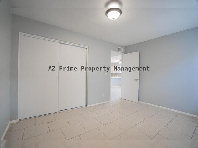 Building Photo - 4719 E Belleview St