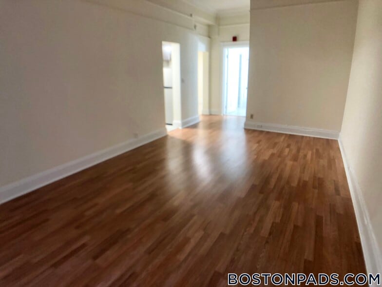 Building Photo - 62 Boylston St