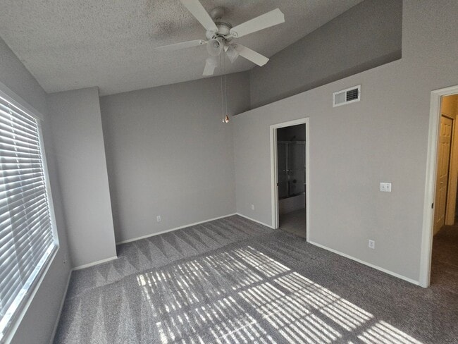 Building Photo - 2 Bedroom/2.5 Bathroom Townhome in Chandler