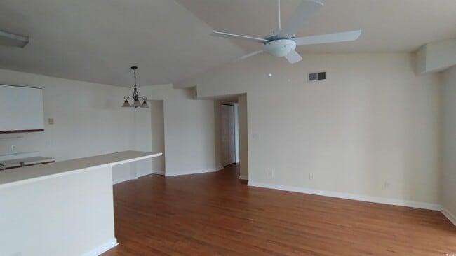 Building Photo - 2269J Essex Dr